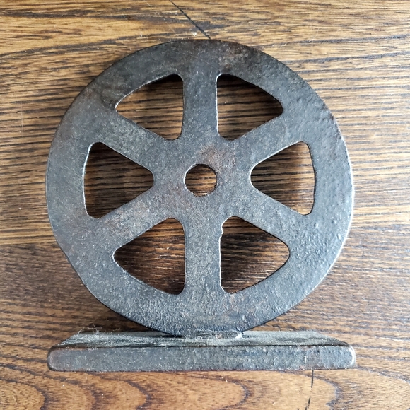 Vintage Cast Iron Wheel On Stand Decorative Farmhouse - Picture 2 of 3